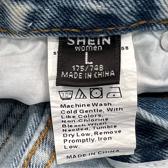 SHEIN Women’s Distressed Denim Shorts Sz L - Picture 7 of 8